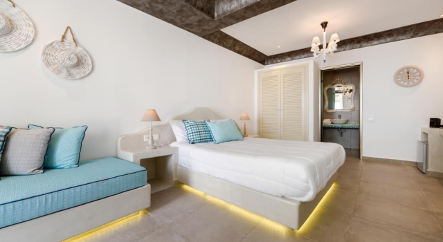 family love suites, Забронировать Апартаменты/квартира Тира Santorini Caldera, рядом с Музей досторического города Тира