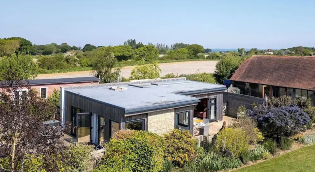 Bespoke Retreat for 4 in West Wittering, Забронировать Дом для отпуска Отели Исторического графства Суссекса с парковкой, Парковка