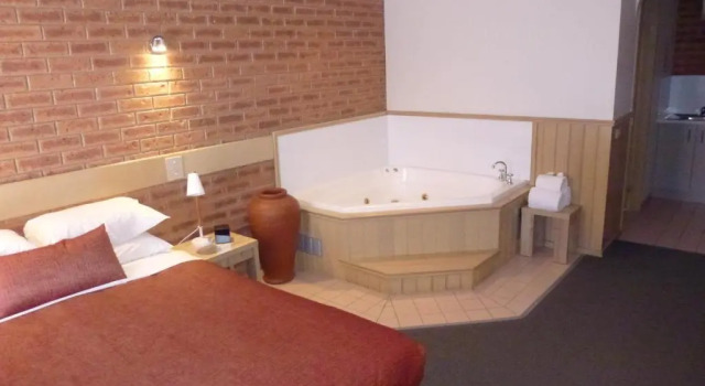 Двухместный номер Deluxe Colonial Motor Inn Bairnsdale Golden Chain Property