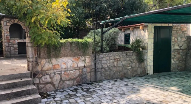 The whole Mario's house for rent, Забронировать Отель Отели Врбоска с парковкой, рядом с Частный Пляж «Виллы Эмма», Парковка