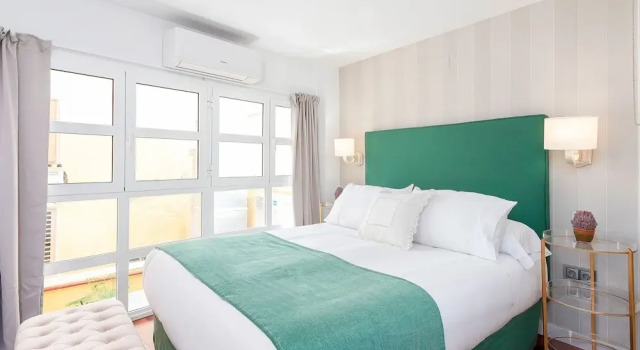 Cozy 2BD Duplex With Private Patio Plaza Nueva II Sevilla, Забронировать Апартаменты/квартира Севилья провинция Севилья, рядом с Торре-дель-Оро