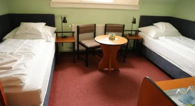 Kisviza Vendeghaz, Rezervovat Hotel Baja 