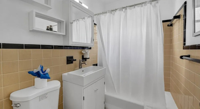 Семейные апартаменты Waves On Desoto Rental Unit With Pool