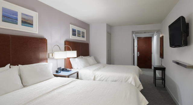 Hampton Inn Seaport Financial District, Забронировать Отель Отели Нью-Йорка с завтраком, рядом с Fearless Girl Statue, Завтраки