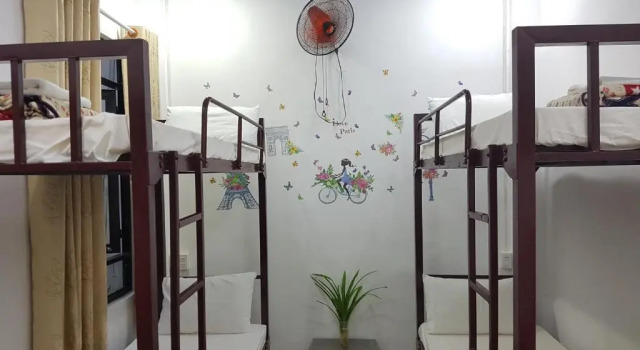 Кровать в общем номере Anas House