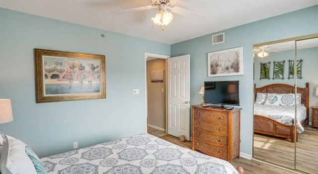 Lakefront Osage Beach Abode w/ Grill & Pool Access