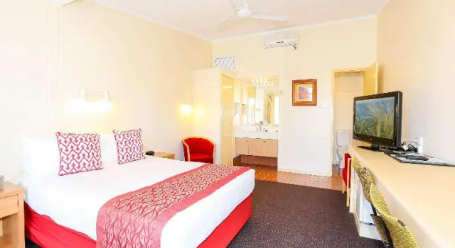 Трёхместный номер Standard Comfort Inn Premier