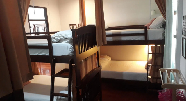 Кровать в общем номере House 23 Guesthouse