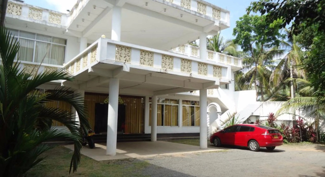 Lagoon Waves Hotel