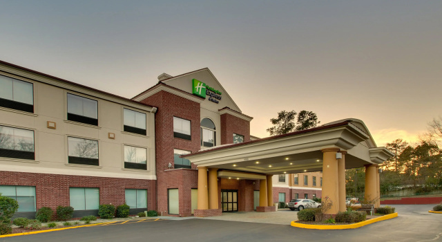 Holiday Inn Express & Suites Laurel by IHG