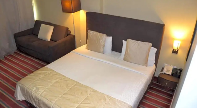 Полулюкс The J Hotel & Spa