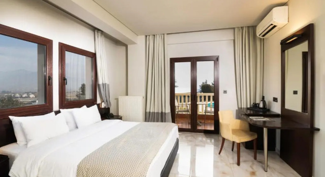 Двухместный номер Standard с балконом Heaven Hotel