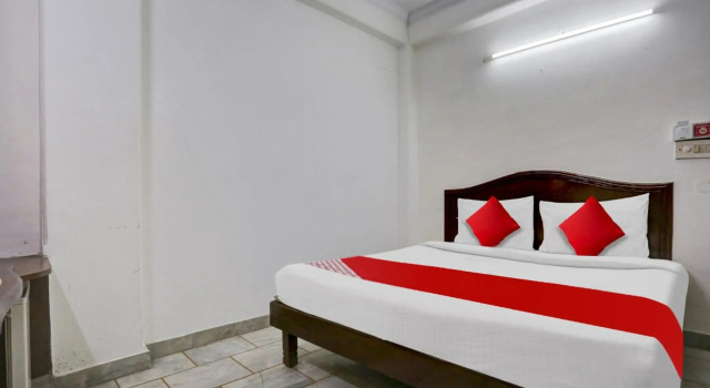 OYO Flagship IAE522 Hotel Cozzy Homes Stay