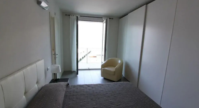 Luxury Apartment Front Lake View