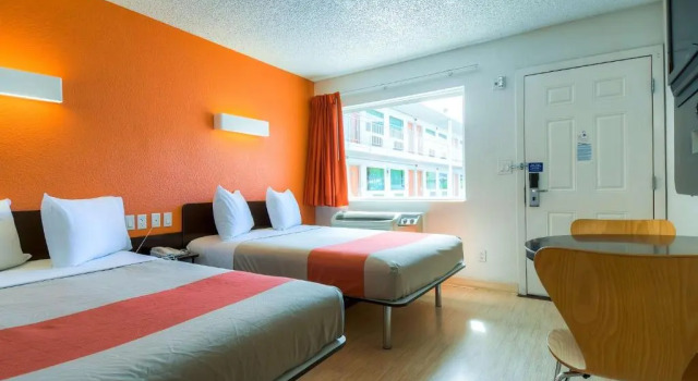 Четырёхместный номер Standard Studio 6 Suites Las Vegas, NV - Tropicana
