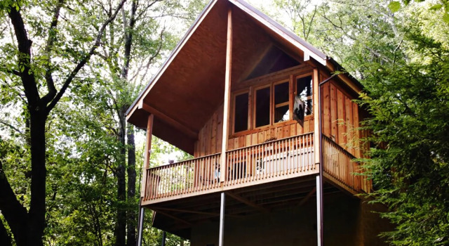 Bear Country Cabin, 2 Bedrooms, Sleeps 6, Private, Foosball, Hot Tub