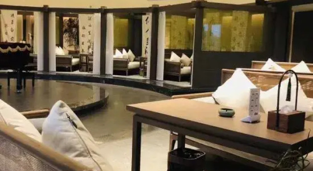 Fun House Diamond Hotel