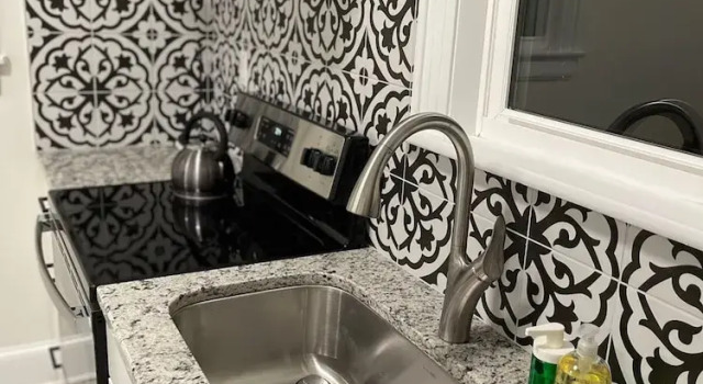 Renovated 1 Bedroom in Forest Hills - A, Забронировать Апартаменты/квартира Дарем Raleigh-Durham Metropolitan Area, рядом с Mechanics &amp; Farmers Bank