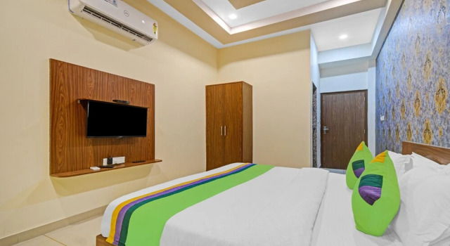 Treebo Trend Lavishka Palace Sector 6, Забронировать Отель Отели штата Раджастхана с парковкой, Парковка