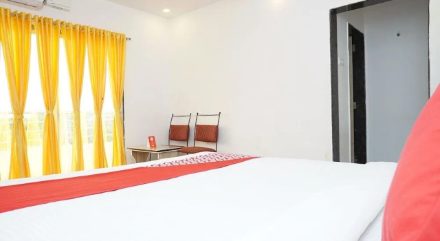 OYO 18730 Galaxy Inn