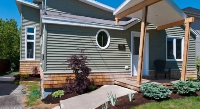 Rustic Urban Retreat, Buchen Sie Ferienhaus Dieppe New Brunswick