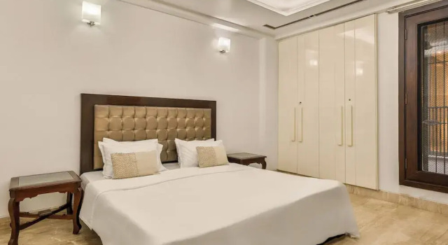 Geet by Akama Homes, Забронировать Отель Отели Нью-Дели с парковкой, Парковка