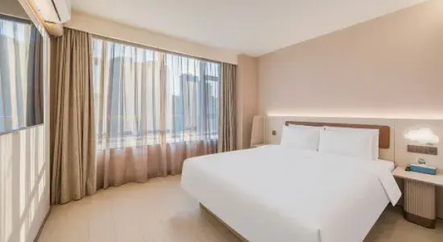 Люкс Hanting Hotel (Changchun Oriental Square Guanghua College Branch)