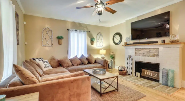 Коттедж Updated Farmhouse w/ Yard, 10 Mi to Dtwn Atlanta