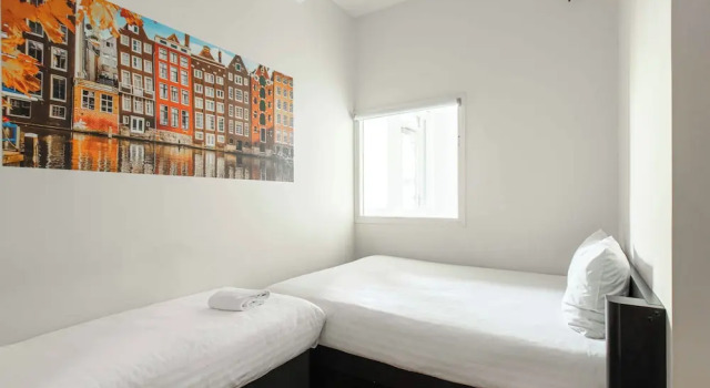 Трёхместный семейный номер Standard easyHotel Amsterdam City Centre South