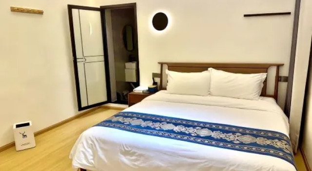 Люкс с красивым видом из окна Sanshe Riverside Homestay (Kangding Love Song Square)