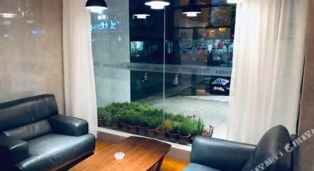Полулюкс Ruiyi Hotel