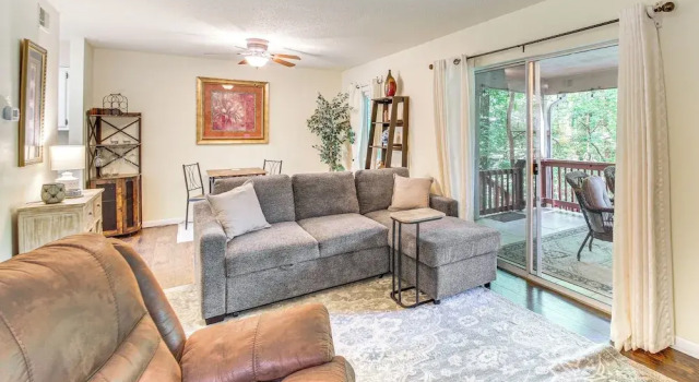 Walk to Lake Desoto: Home w/ Hot Tub Access!, Buchen Sie Ferienwohnung Apartments in Arkansas, Ferienwohnung