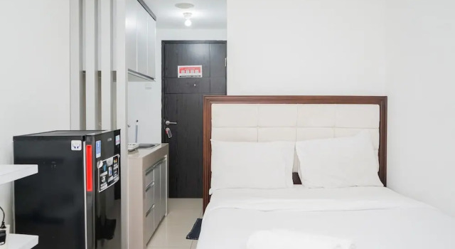 Warm Studio at Baileys Apartment, Book Apartment Hotels in South Tangerang with a Pool, Swimming Pool