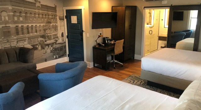 Четырёхместный люкс с 2 комнатами Hotel Indigo Spokane Downtown by IHG