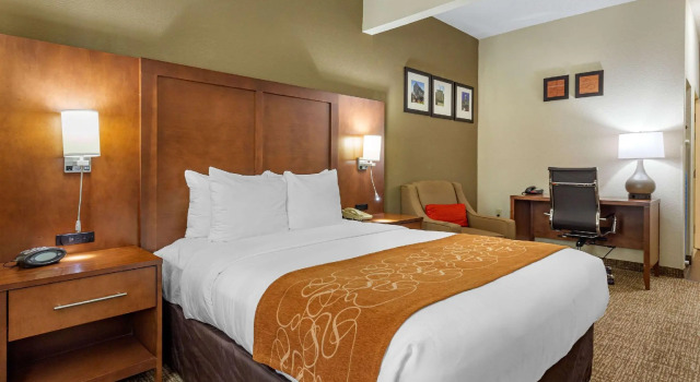 Двухместный номер Standard Comfort Suites Raleigh Walnut Creek