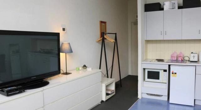 Cosy Newtown Studio Apartment With Swimming Pool
