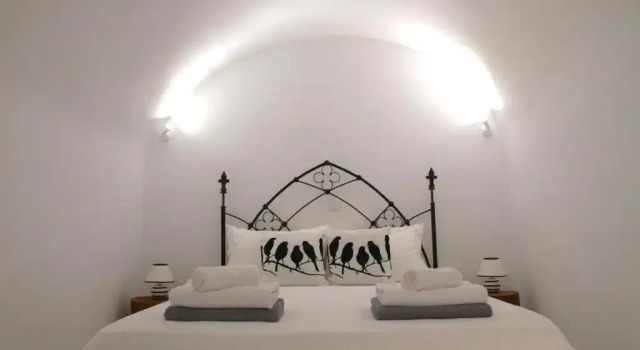 Karpimo & Fertimo Suites Santorini
