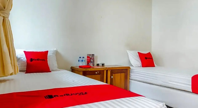 Номер Economy RedDoorz near Pasar Pagi 2 by Cassana