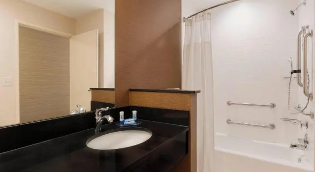 Люкс Fairfield Inn & Suites by Marriott Pittsburgh Airport/Robinson Township