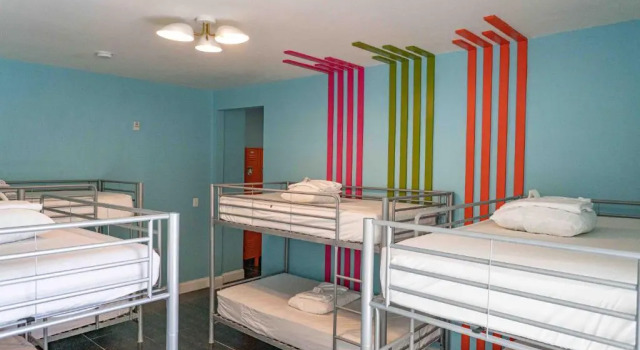 Кровать в общем номере Beds n Drinks