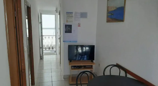 Апартаменты Sea-view Holiday Home in Okrug Gornji With Balcony