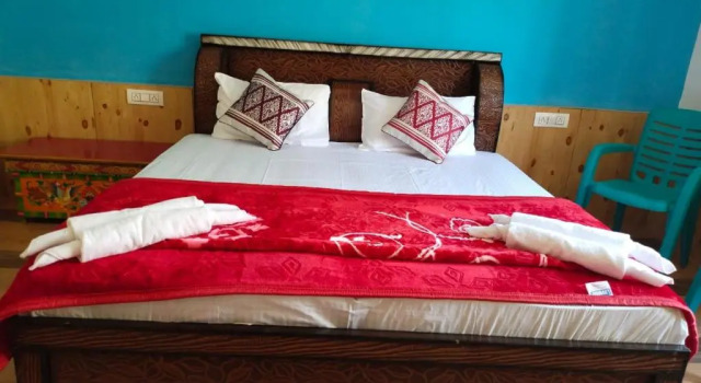 LA-TSAS GUEST HOUSE, Забронировать Гостевой дом Отели Джамму и Кашмира с парковкой, Парковка