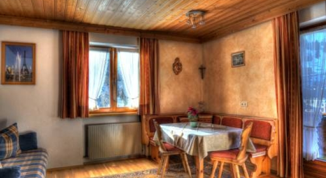 Apart Zwingerhof, Забронировать Отель Отели Ладис 4 звезды, рядом с Зонненбан Ладис-Фисс, 4*