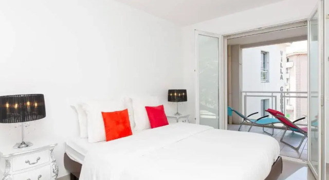 Martinez Hotel Area: Modern 3 Bedrooms W/ Terrace