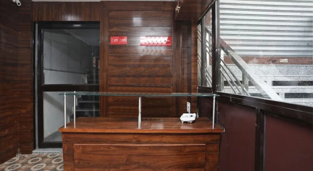 OYO 12918 The Prince Inn, Забронировать Отель Гургаон 