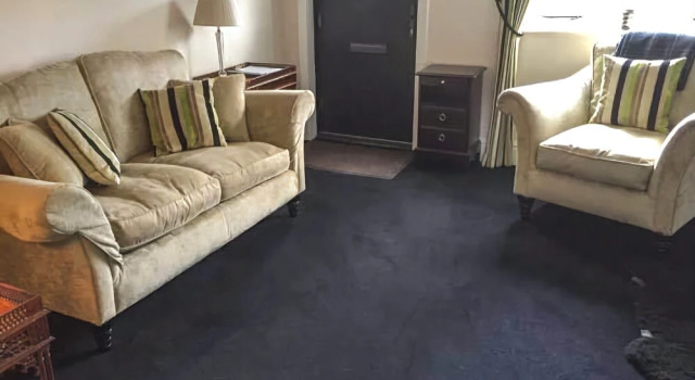 Hobbits Hole, Book Hotel Brough 