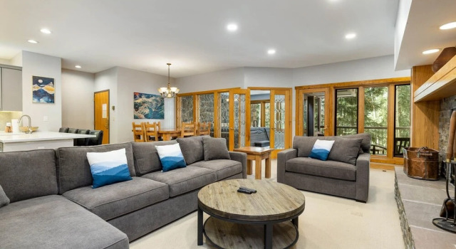2705 Chateaux DMont