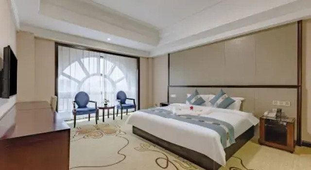 Люкс Deluxe Meiyue Taihe Hotel (Jinan University)