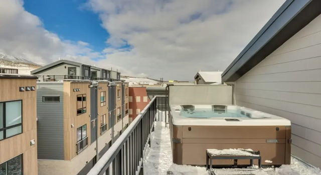 Апартаменты Silverthorne Townhome w/ Hot Tub: Walk to Town!