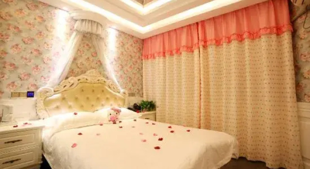 Weike Boutique Theme Hotel (Lianyungang Pedestrian Street Suning Square), Prenota Boutique Lianyungang Jiangsu